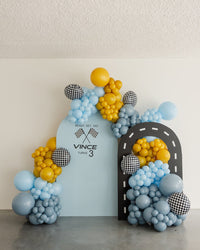 backdrop racebaan met ballondecoraties