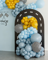 backdrop racebaan met ballondecoraties