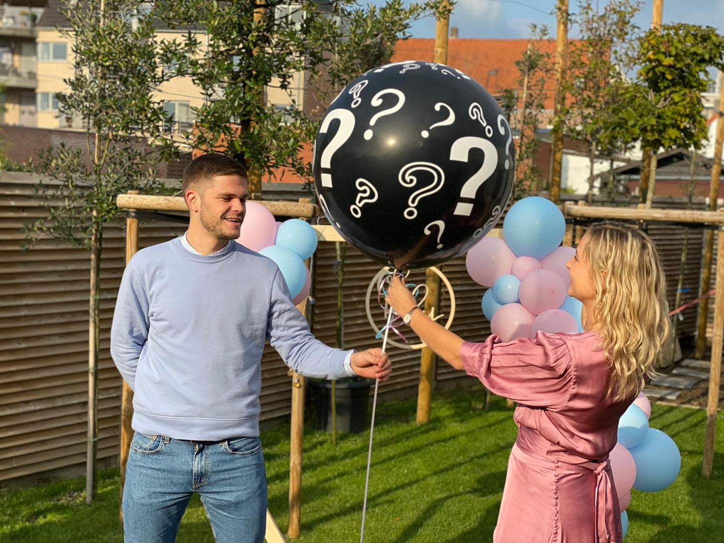 Gender reveal ballon